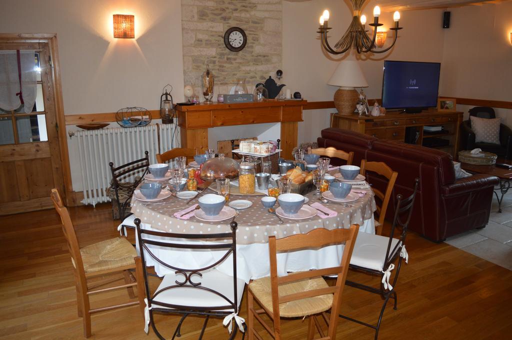 Gite De La Cour Campandré-Valcongrain Екстериор снимка